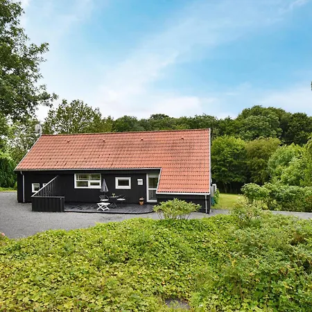 Ferienhaus Three-bedroom In Asperup